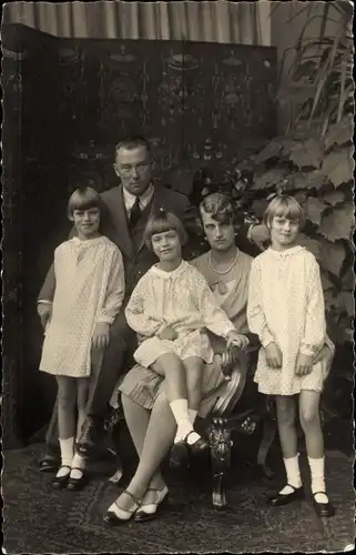 Foto Ak Margarete von Sachsen, Prinz Friedrich von Sigmaringen, Kinder
