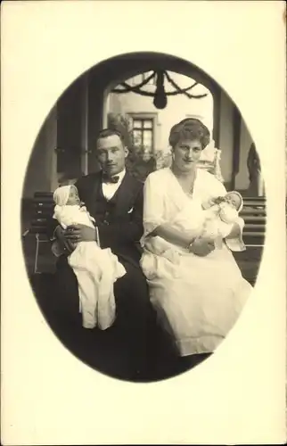Foto Ak Friedrich von Hohenzollern, Margarete von Sachsen, Maria Antonia, Maria Adelgunde, 1921