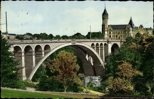 Ak Luxemburg Luxembourg, Le Pont Adolphe et Caisse d'Epargne