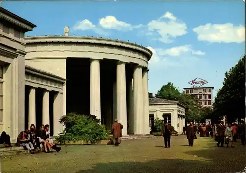 Ak Aachen in Nordrhein Westfalen, Elisenbrunnen, Passanten