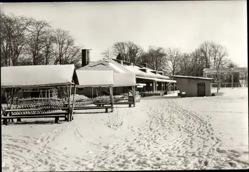 Ak Greiz im Vogtland, HO Gaststätte Waldhaus, Winteransicht