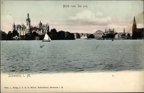 Ak Schwerin in Mecklenburg, Blick vom See aus, Segelboot, Kirche, Schloss