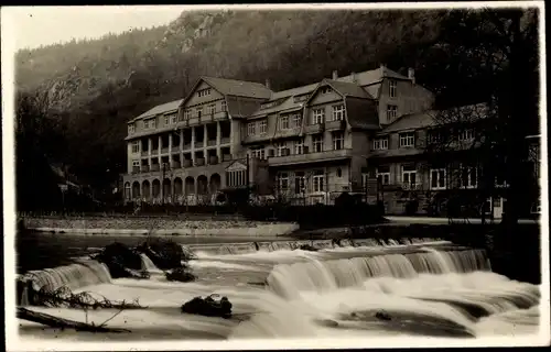 Ak Blankenburg, Chrysopraswasserfall mit Haus, Schwarzatal