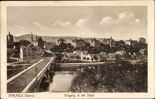 Ak Saalfeld an der Saale Thüringen, Eingang in die Stadt, Brücke