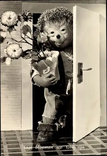 Ak Mecki der Igel, Der Gratulant, Blume, Blumentopf, Geschenk