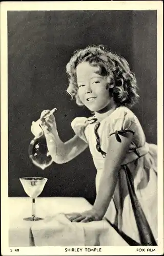 Ak Schauspielerin Shirley Temple, Portrait macht Seifenblasen, Fox Film, S 49