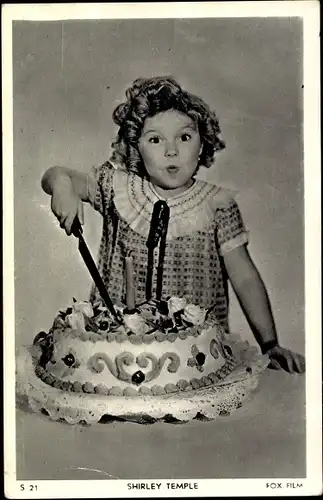 Ak Schauspielerin Shirley Temple, Portrait, Torte schneidend, Fox Film, S 21