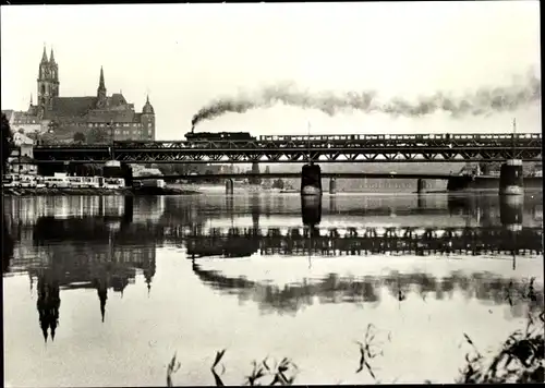Ak Meißen in Sachsen, Deutsche Eisenbahn, Dampflokomotive Baureihe 58.30, auf der Elbebrücke, 1980