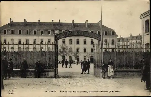 Ak Paris Ménilmontant, La Caserne des Tourelles, Boulevard Mortier