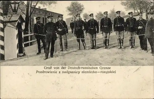 Ak Gruß von der Deutsch-russischen Grenze, Männer in Uniformen
