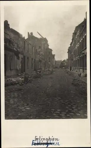 Foto Ak Frelinghien Nord, Straßenpartie, Kriegszerstörung 1. WK