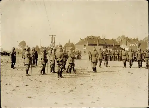 Foto Deutsche Soldaten in Uniform, Appellplatz, 1918