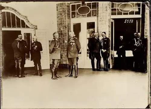 Foto Generalfeldmarschall Paul von Hindenburg, deutsche Offiziere in Uniform, Ehrung