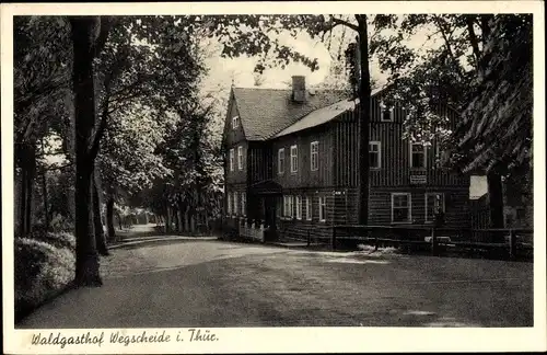 Ak Oberhof im Thüringer Wald, Waldgasthof Wegscheide, Außenansicht, Bäume