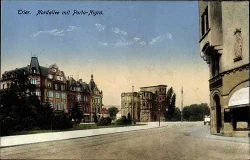 Ak Trier Rheinland Pfalz, Die Nordallee mit Porta Nigra und Geschäft rechts