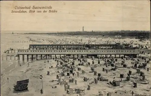 Ak Świnoujście Swinemünde Pommern, Strandleben, Brücke