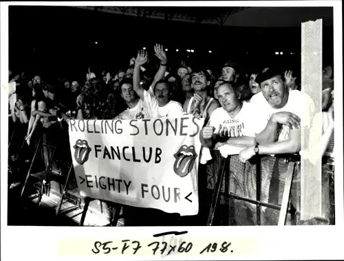 Foto Rolling Stones-Konzert am 19.8.1995 in Hockenheim, Fans mit Fanclub-Banner