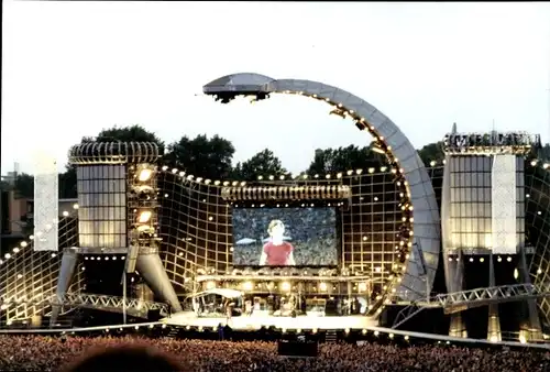 Foto Rolling Stones am 12. August 1995 Schüttorf, Blick zur Bühne, Mick Jagger während des Konzertes