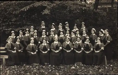 Foto Ak Wrocław Breslau Schlesien, Krankenschwestern, Rotes Kreuz, Gruppenbild