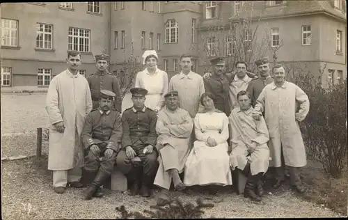 Foto Ak Bayreuth in Oberfranken, Lazarett, deutsche Soldaten, Krankenschwestern