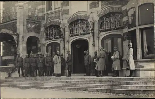 Foto Ak Deutsche Soldaten in Uniformen, Kaiser Wilhelm II.
