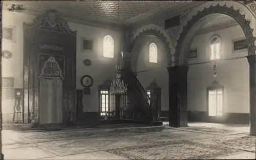 Foto Ak Mazedonien, Innenansicht einer Moschee, Gebetsteppiche