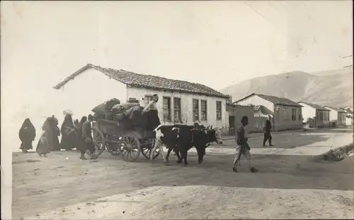 Foto Ak Mazedonien, Mazedonische Flüchtlinge, Rinderkarren
