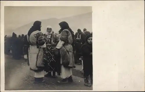 Foto Ak Serbische Frauen in Trachten