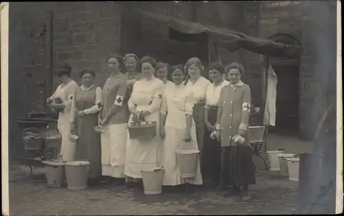 Foto Ak Krankenschwestern, Gruppenaufnahme, Rotes Kreuz