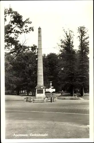 Ak Apeldoorn Gelderland, Gedenknaald