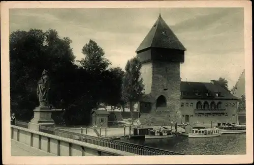 Ak Konstanz am Bodensee, Blick auf den Rheintorturm von Brücke gesehen, Boote