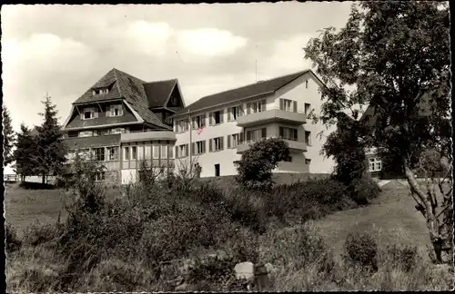 Ak Kniebis Freudenstadt im Nordschwarzwald, Blindenerholungsheim, Gartenansicht