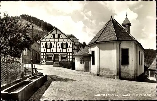 Ak Lautenbach im Renchtal Schwarzwald, Fachwerkhaus, Wassertrog