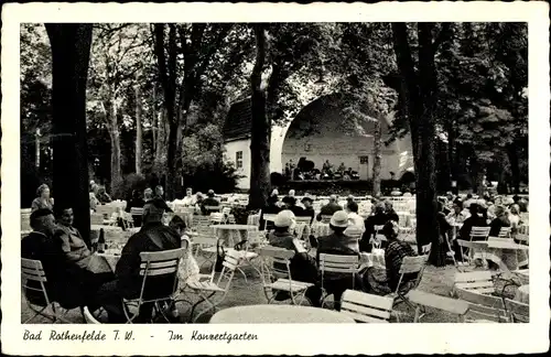 Ak Bad Rothenfelde am Teutoburger Wald, Im Konzertgarten, Gäste