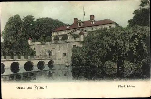 Ak Bad Pyrmont in Niedersachsen, Fürstl. Schloss, Brücke, Gewässer