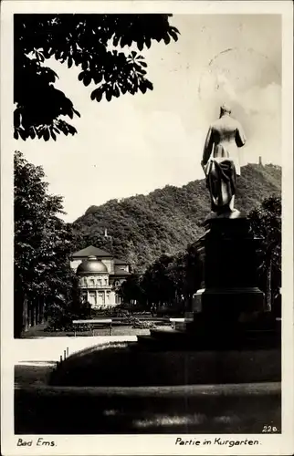 Ak Bad Ems an der Lahn, Partie im Kurgarten, Denkmal, Gebäude mit Kuppel