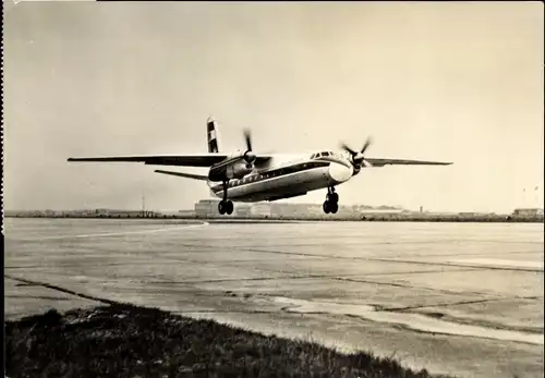 Ak Passagierflugzeug Turboprop AN-24, Interflug