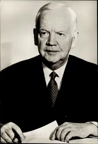 Ak Ehemaliger Bundespräsident Heinrich Lübke, Portrait, Krawatte, Dokument