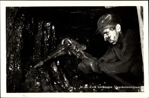 Ak Limburg, In de Zuid Limburge Steenkolenmijnen, Bergmann in einer Steinkohlemine