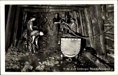 Ak Limburg Niederlande, In de Zuid Steenkotenmijnen, Kolenpost, Bergleute, Kohle