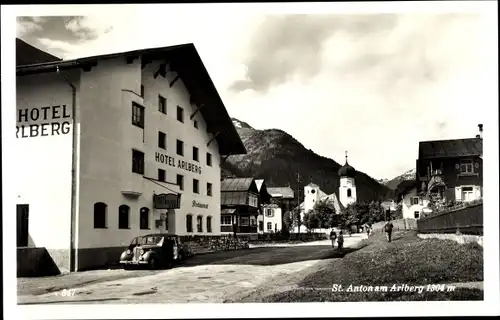 Ak St. Anton am Arlberg in Tirol, Hotel Arlberg, Auto, Kirche