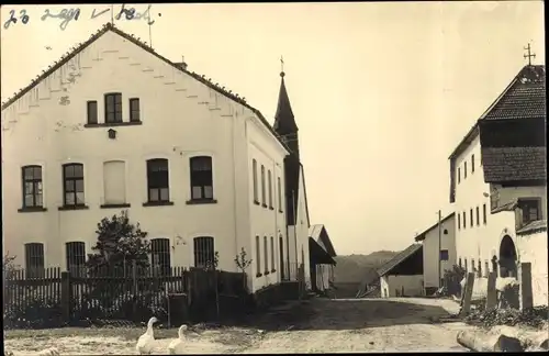 Foto Ak Heindlschlag Jandelsbrunn in Niederbayern, Straßenpartie, Kirche