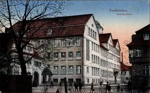 Ak Zweibrücken in Rheinland Pfalz, Ludwigschule, Schulhof