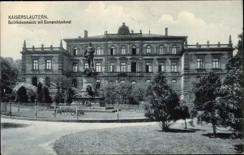 Ak Kaiserslautern in der Pfalz, Bezirkskommando mit Bismarckdenkmal, Außenansicht