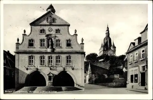 Ak Brilon im Sauerland, Rathaus, Pfarrkirche