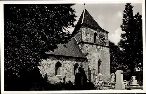 Ak Hohenstaufen Göppingen in Württemberg, Barbarossakirche, Außenansicht, Grabsteine