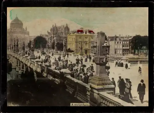 Foto Amsterdam Nordholland Niederlande, Partie auf einer Brücke