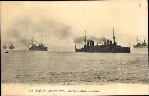 Ak Französische Kriegsschiffe, Defile de l'Escadre legere, Marine Militaire Francaise