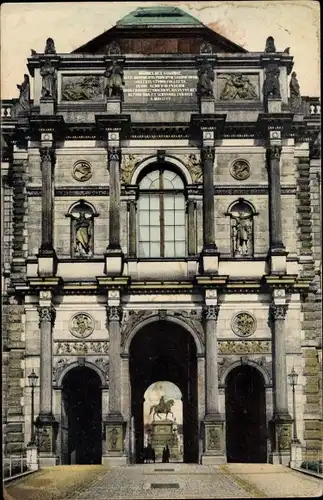 Ak Dresden Altstadt, Kgl. Zwinger, Pavillon mit Durchblick, Denkmal König Johann