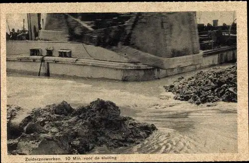 Ak Niederlande, Zuiderzeewerken, 10 Min voor de sluiting